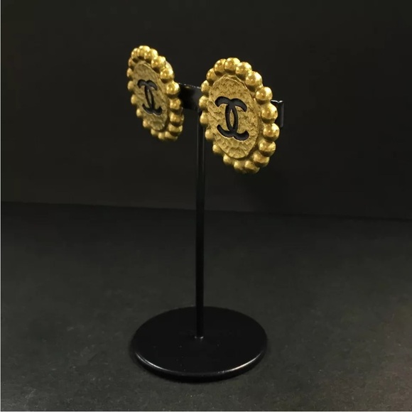 CHANEL CC Logo Gold Tone Earrings - Picture 3 of 8